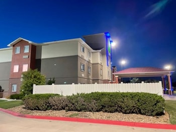 holiday inn express wichita north park city by ihg