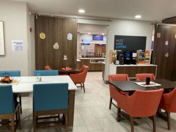 holiday inn express wichita north park city by ihg