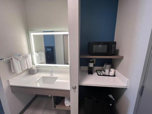 holiday inn express wichita north park city by ihg