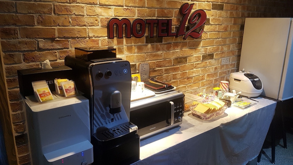 twelve motel