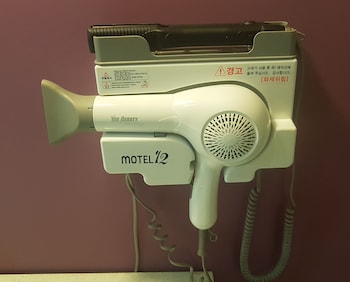 twelve motel