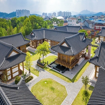 hanok stay namwonyechon by kensington