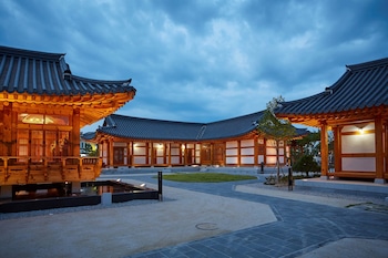 hanok stay namwonyechon by kensington