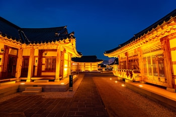 hanok stay namwonyechon by kensington