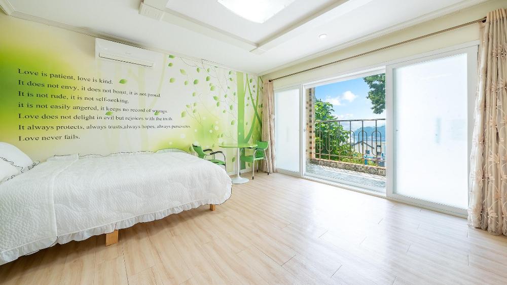 tongyoung blue house spa pension