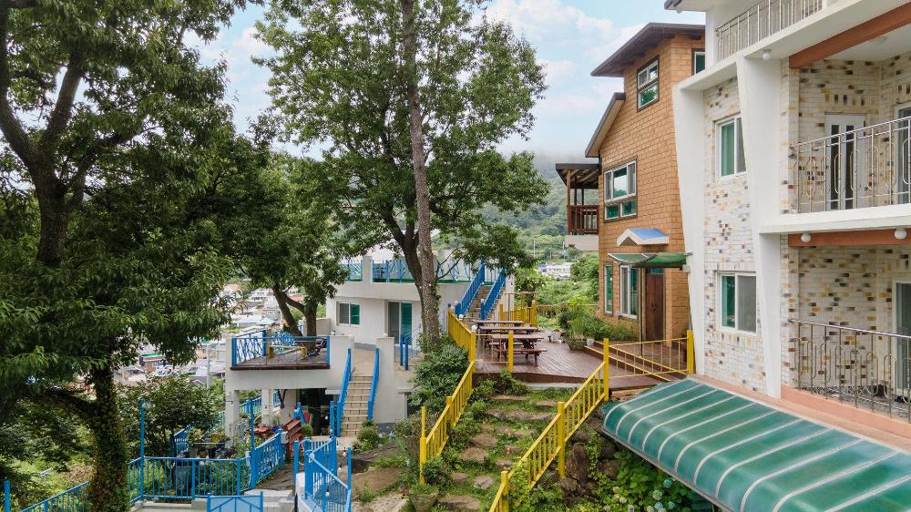 tongyoung blue house spa pension