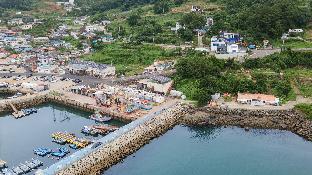 tongyoung blue house spa pension