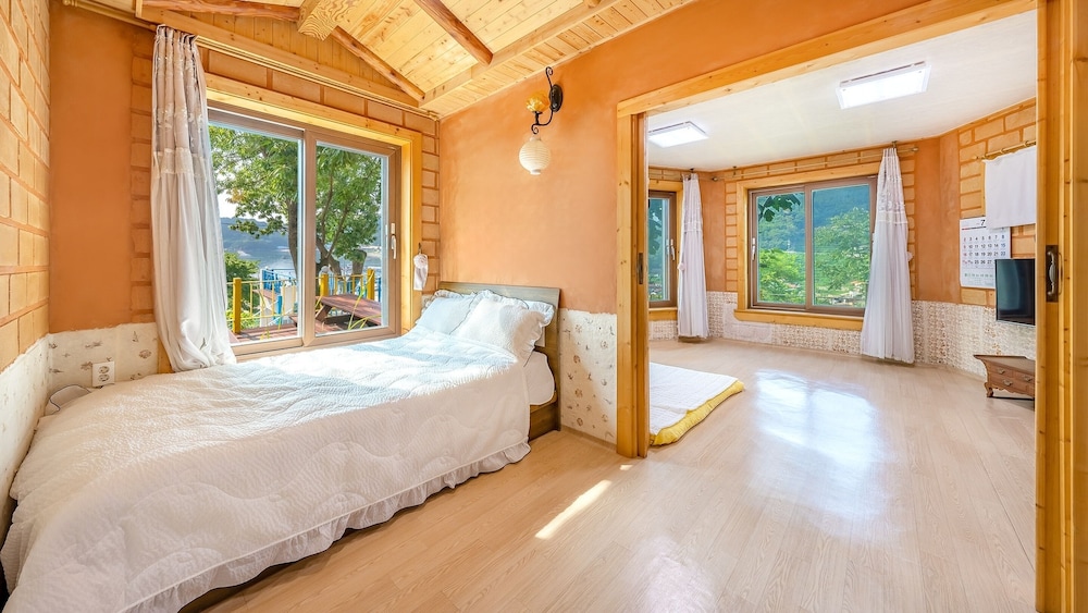 tongyoung blue house spa pension