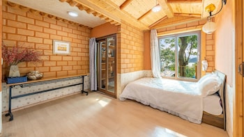 tongyoung blue house spa pension