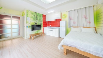 tongyoung blue house spa pension