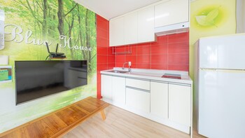 tongyoung blue house spa pension