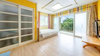 tongyoung blue house spa pension