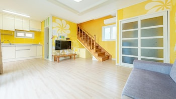 tongyoung blue house spa pension