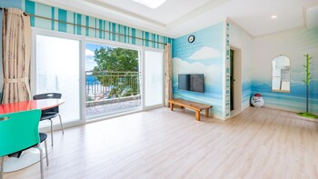 tongyoung blue house spa pension