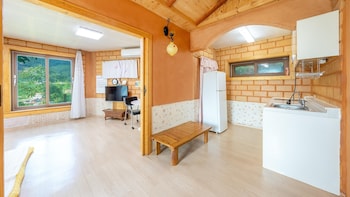 tongyoung blue house spa pension