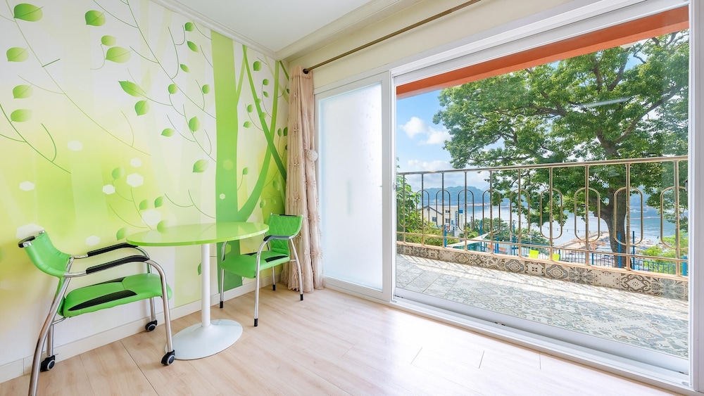 tongyoung blue house spa pension