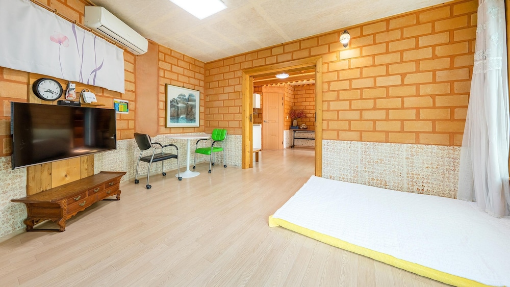 tongyoung blue house spa pension