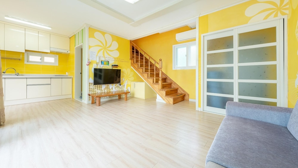 tongyoung blue house spa pension