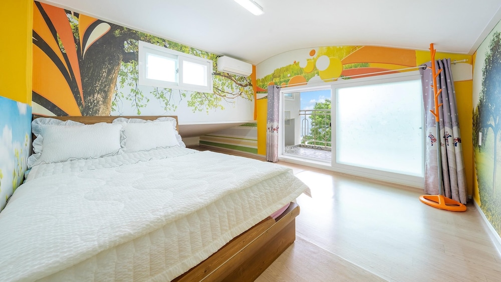 tongyoung blue house spa pension