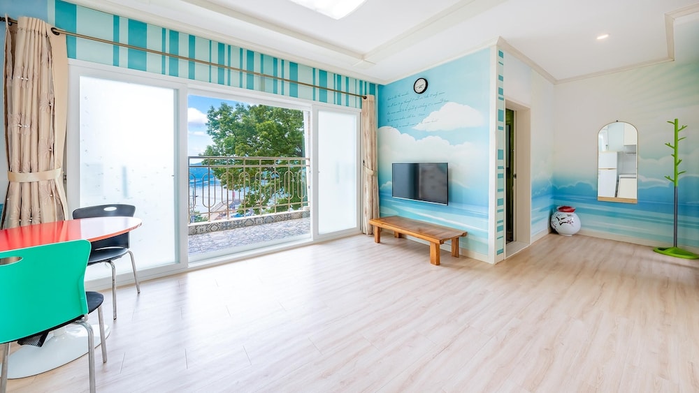 tongyoung blue house spa pension