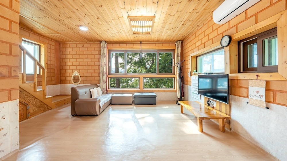 tongyoung blue house spa pension