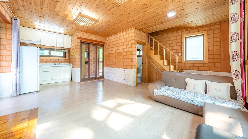 tongyoung blue house spa pension