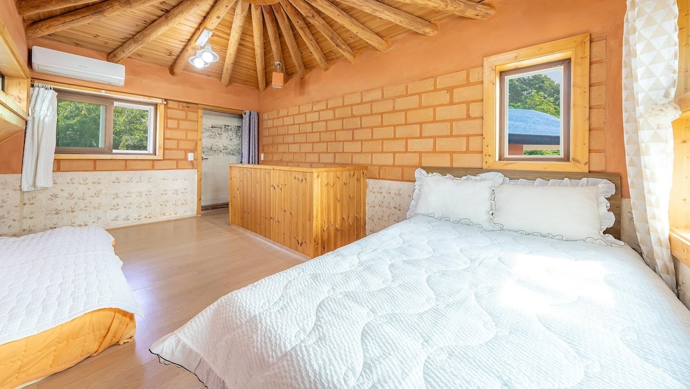 tongyoung blue house spa pension