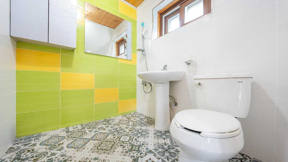 tongyoung blue house spa pension