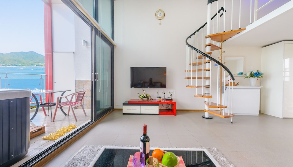 tongyeong honey spa pension