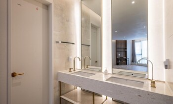 brown dot hotel masan