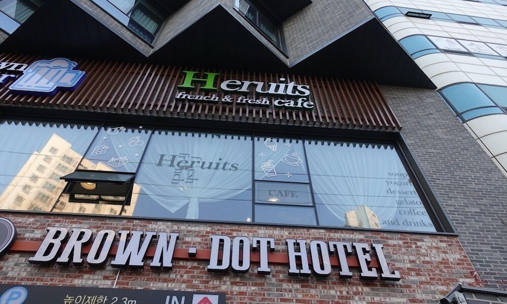 brown dot hotel masan