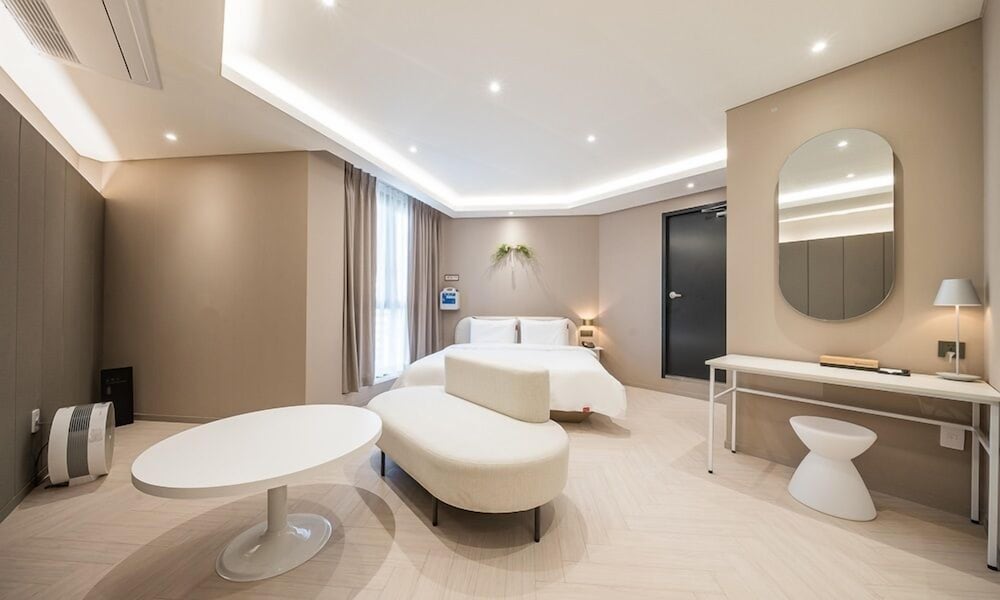 brown dot hotel masan
