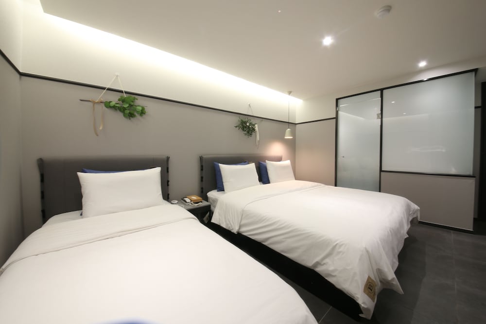 brown dot hotel masan