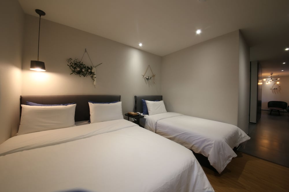 brown dot hotel masan