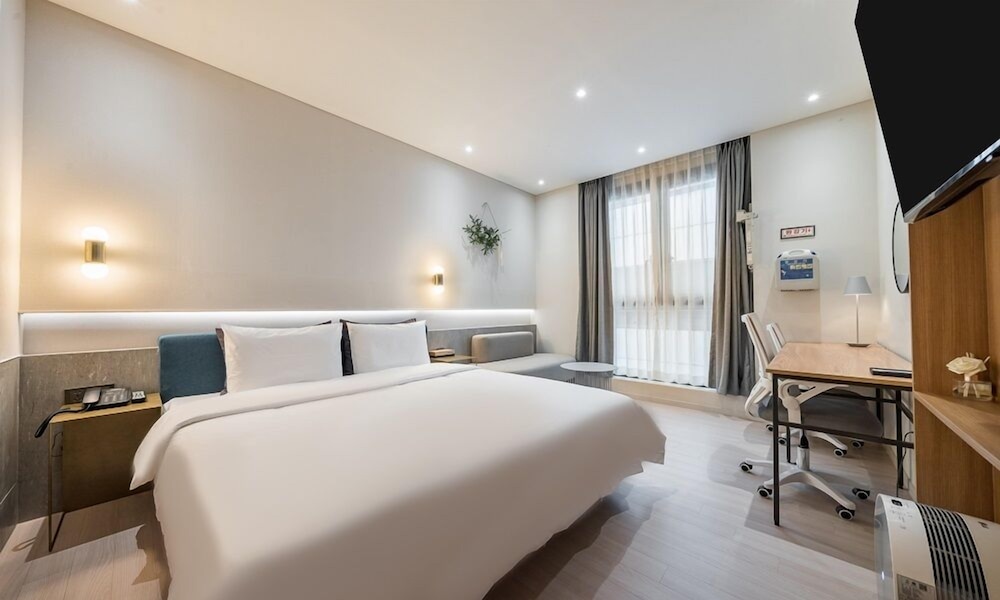 brown dot hotel masan