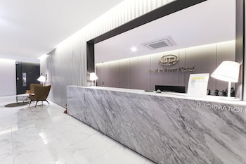 golden river hotel