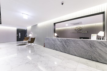 golden river hotel