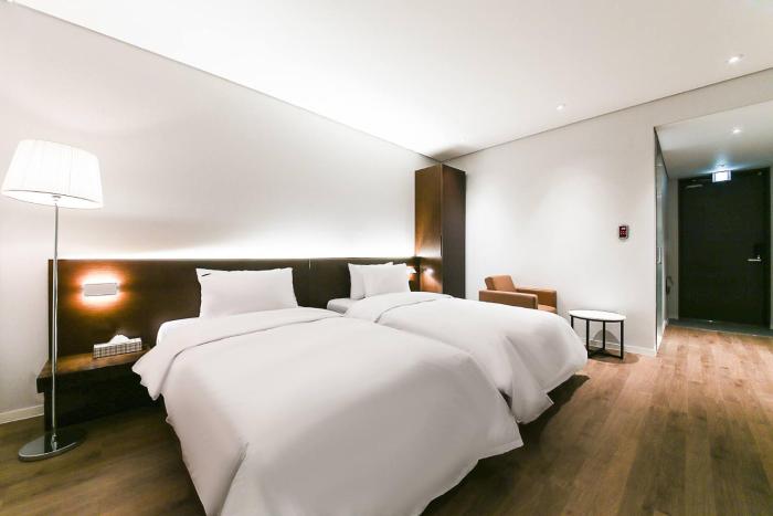 golden river hotel
