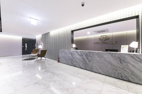 golden river hotel