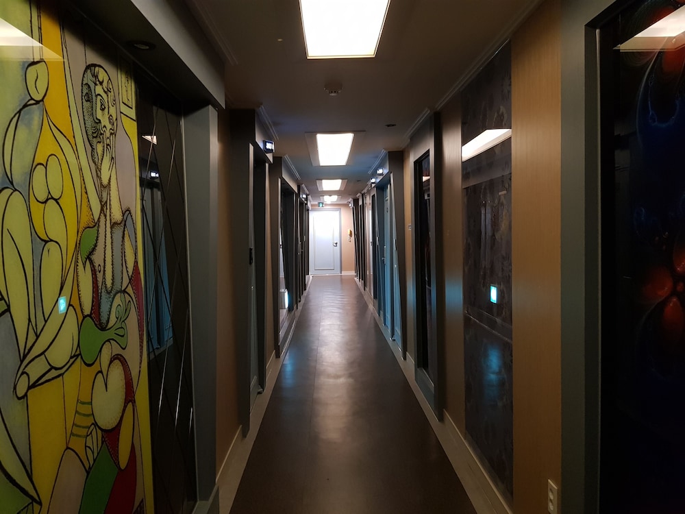 hite hotel