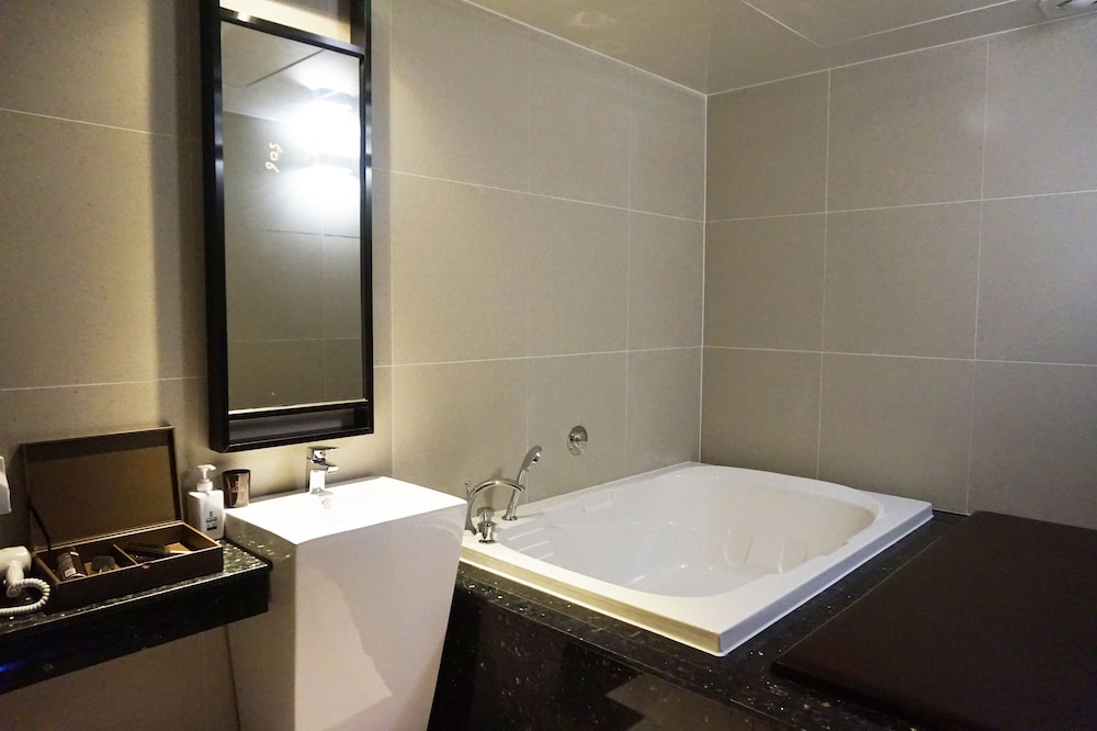 louis boutique hotel