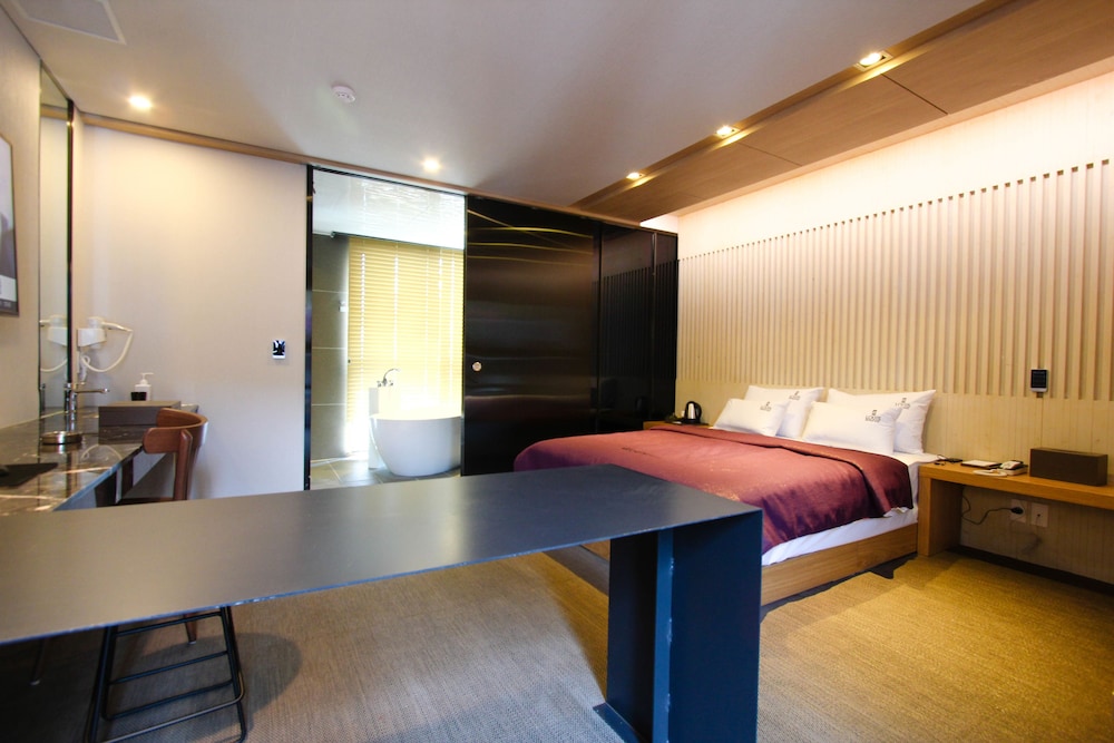 louis boutique hotel