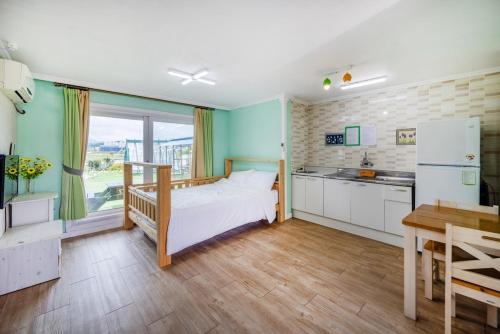 yangyang blue ara pension