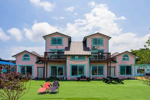 yangyang blue ara pension