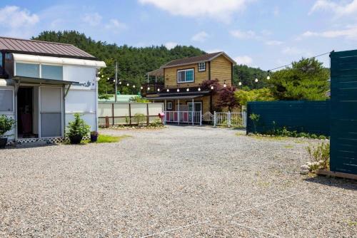 yangyang blue ara pension