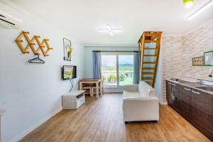 yangyang blue ara pension