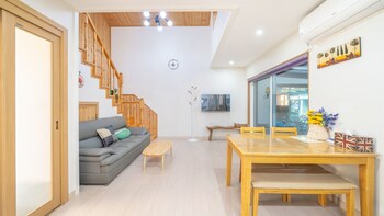 gyepngju camino pool villa