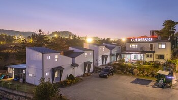 gyepngju camino pool villa