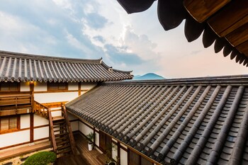 gyeongju west namsan hanok pension