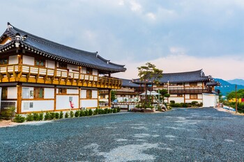 gyeongju west namsan hanok pension